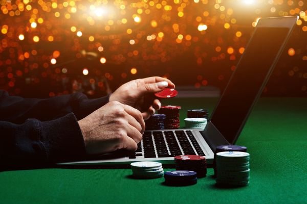 Ilustrasi privasi dan enkripsi data akun